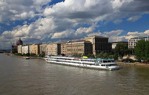 «Україна» в Будапеште — проект Q-053