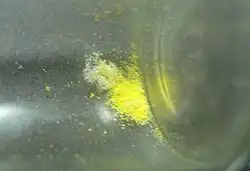 Нитрат уранила (UO2(NO3)2).