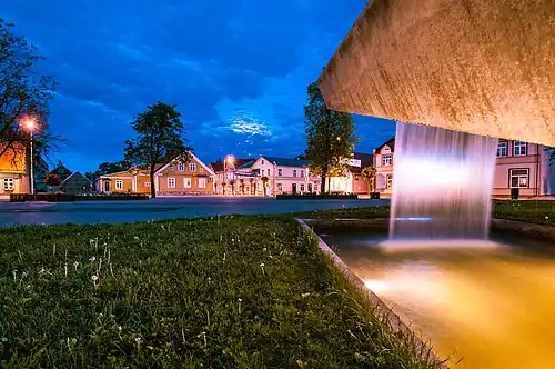 Центр Выру ночью