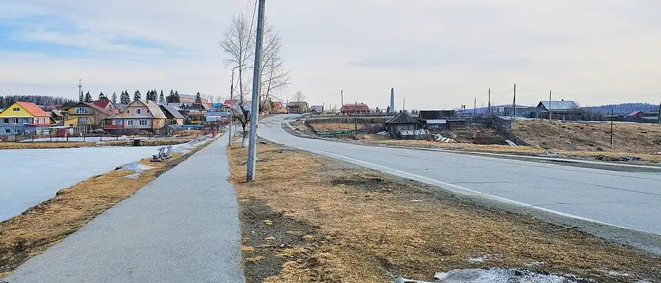 Улица Кирова по гренбню плотины