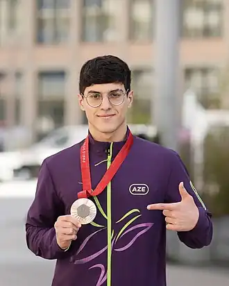 Вели Исрафилов с бронзовой медалью Паралимпийских игр 2024 в Париже