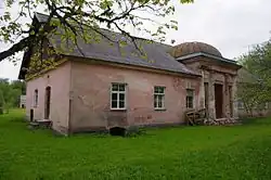 Дом служащих мызы (первый)