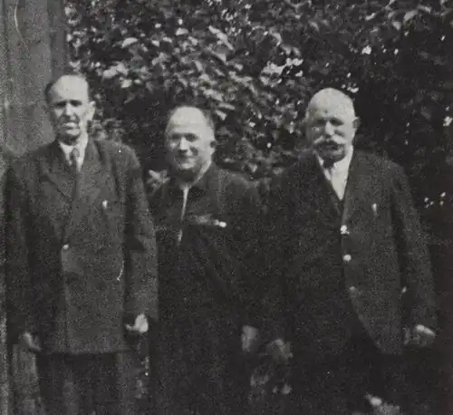 Пасторы: Юхана Ваассели, Пааво Хайми  и Матти Кукконен в деревне Колтуши. 1958 год