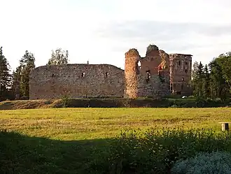 Руины городища Нейгаузен