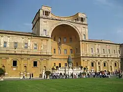 «Двор Пинии» (Cortile della Pigna). 1562. Апостольский дворец, Ватикан. Архитектор П. Лигорио