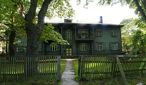 Жилой дом для младших служащих, ул. Сюста 5