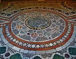 Павимент двора в стиле косматеско