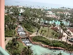 Аквариумы и бассейны