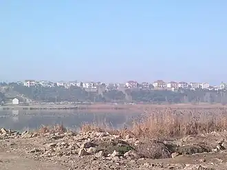 Вид на озеро Бюльбюля со стороны пгт Амирджаны в январе 2015 года