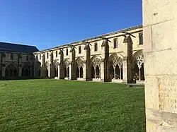 Клуатр весной