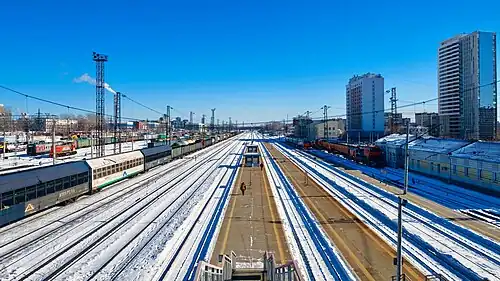 Вид на восток с пешеходного моста