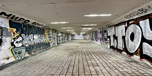 Граффити в подземном переходе под ул. Халтурина