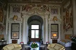 "Триумфальная арка" проходной комнаты