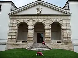 Центральный ризалит