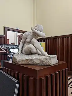 Статуя «Перед лицом Любви». Вийёрбан, городская ратуша