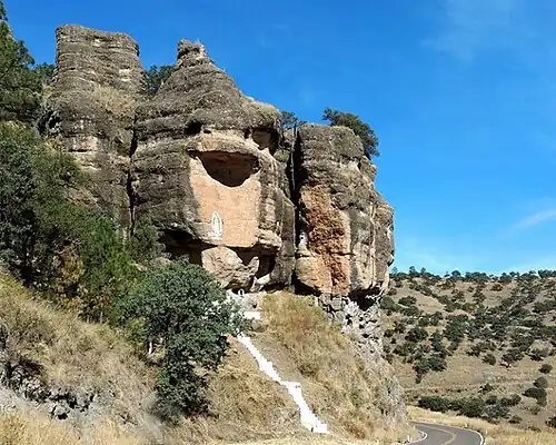 Дева Мария в скале вблизи Епачика
