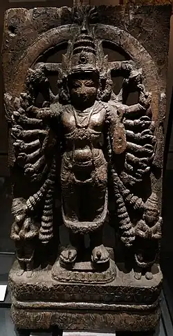 Деревянный образ Вишварупы в составе панели, изображающей процессию колесниц. Тамилнад, XVII—XVIII века. Из коллекции Музея Гиме.