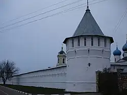 Стена и башня монастыря