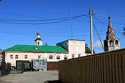 Владимирские церкви, вид с юга. На переднем плане — тёплая Владимирская церковь. 2009 г.