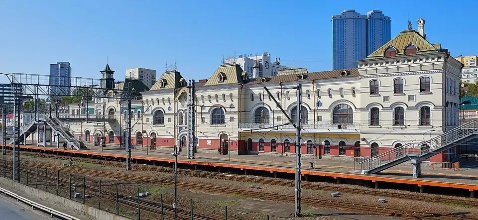 Вид со стороны путей