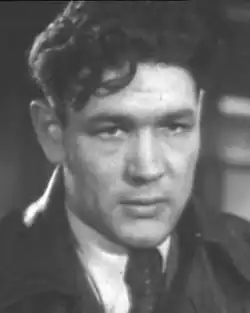 Всеволод Санаев в роли Добрякова в фильме «Любимая девушка» (1940)