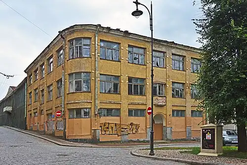 Пустующее здание швейной фабрики в 2019 году