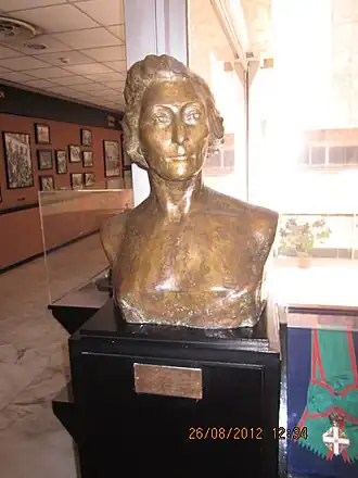 Бюст Лелы Караянни в Военном музее Афин