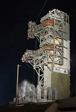 Стартовый стол и Fixed Umbilical Tower (FUT)