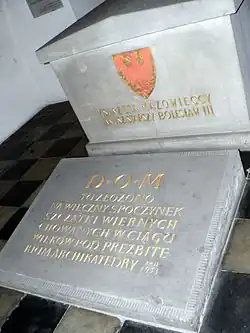 Могила Януша Старшего и Болеслава Янушевича в подвале архикафедрального собора святого Иоанна Крестителя в Варшаве