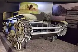 Разрезной макет однобашенного Виккерс Mk E спереди. Краков