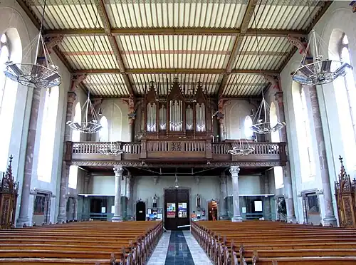 Интерьер, вид на орган