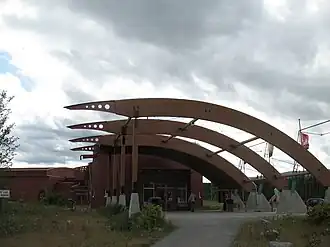 Вход в здание центра интерпретации Юкон — Беренгия