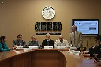 Малый конференц-зал, на четыре места спикера уместились пять организаторов Вики-Сабантуя 2015