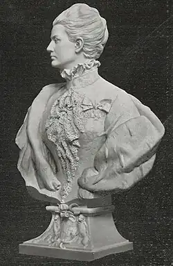 Бюст путешественницы и учёного-зоолога принцессы Терезы Баварской