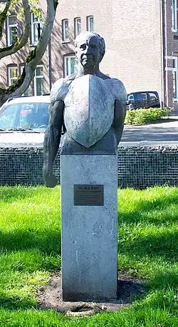 Бюст Виллема Колфа в Кампене