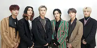 Xdinary Heroes в 2023 году.Слева направо: Джунхан, Джуён, Чонсу, Гаон, Гониль, Од