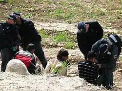 На фотографии бойцы ЯСАМ (аналог ОМОН)