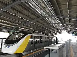 Поезд на платформе