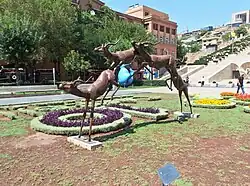 Статуя прыгающих антилоп