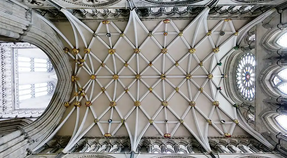 В южном трансепте