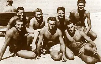 Сборная Югославии на Олимпиаде 1956 года. Бошко Вуксанович крайний справа в первом ряду