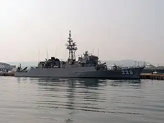 DE-228 «Юбецу» у причала