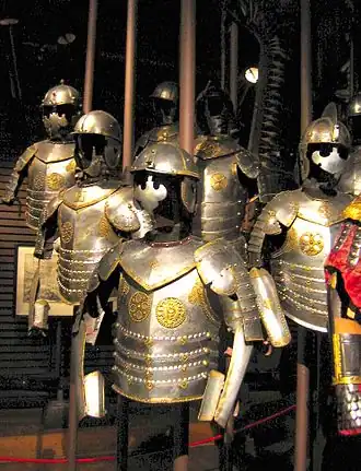 Польские гусарские доспехи XVII века с капелинами, с наносниками в виде масок