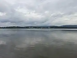 На горизонте слева направо — обелиск «Строителям города», Центр космической связи, пляж старого города