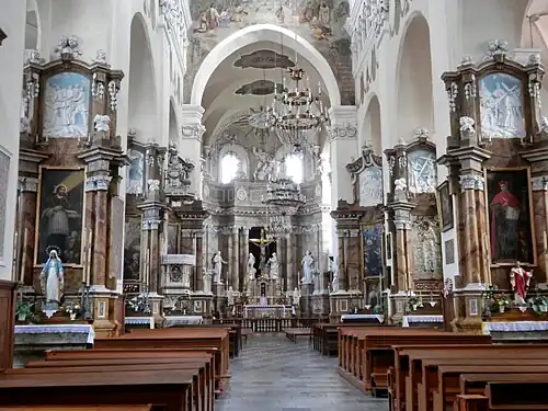 Общий вид интерьера.