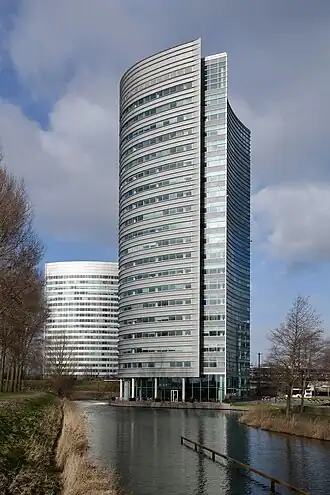 Штаб-квартира в Хофддорпе (Нидерланды)