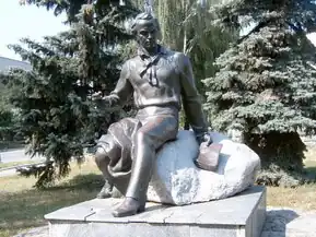 Памятник молодому Тарасу Шевченко